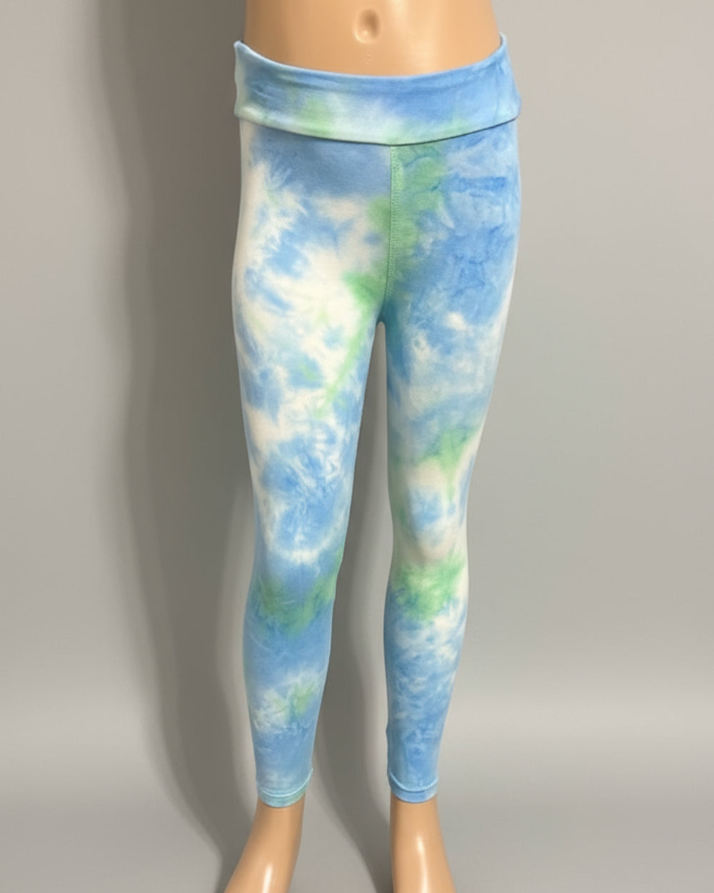 The Tie-Dye vibe, choice of pattern and size!
