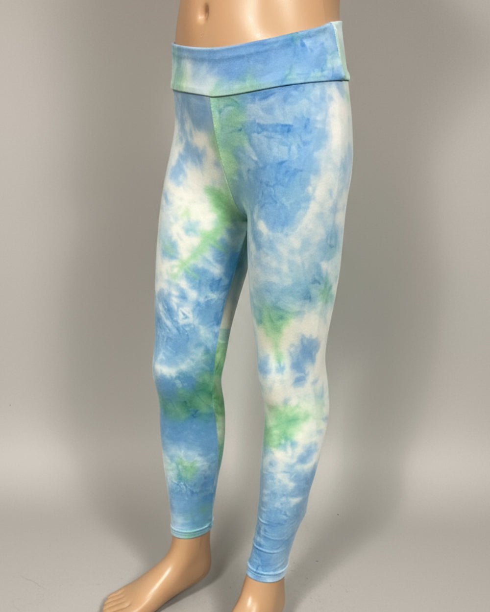 The Tie-Dye vibe, choice of pattern and size!