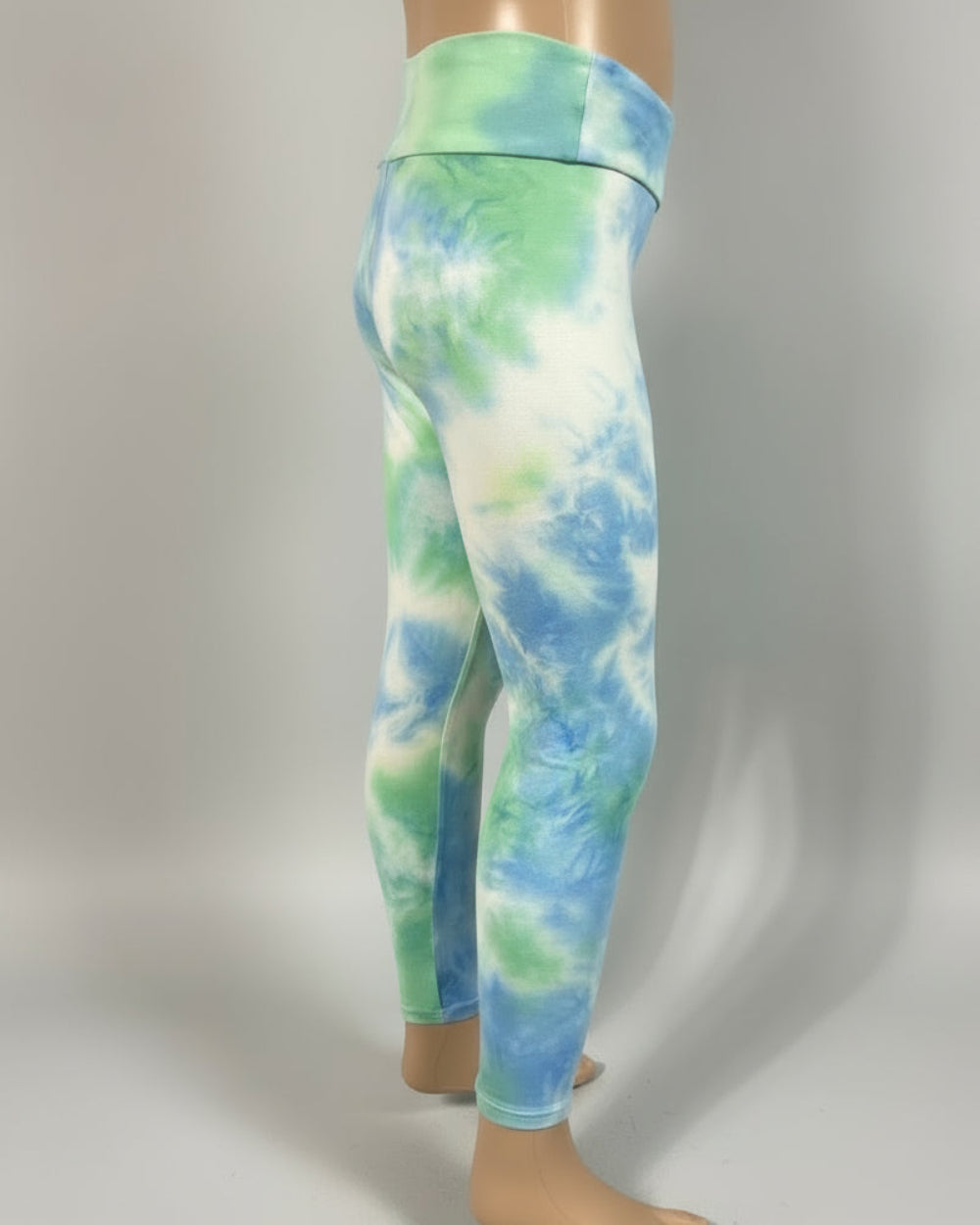 The Tie-Dye vibe, choice of pattern and size!