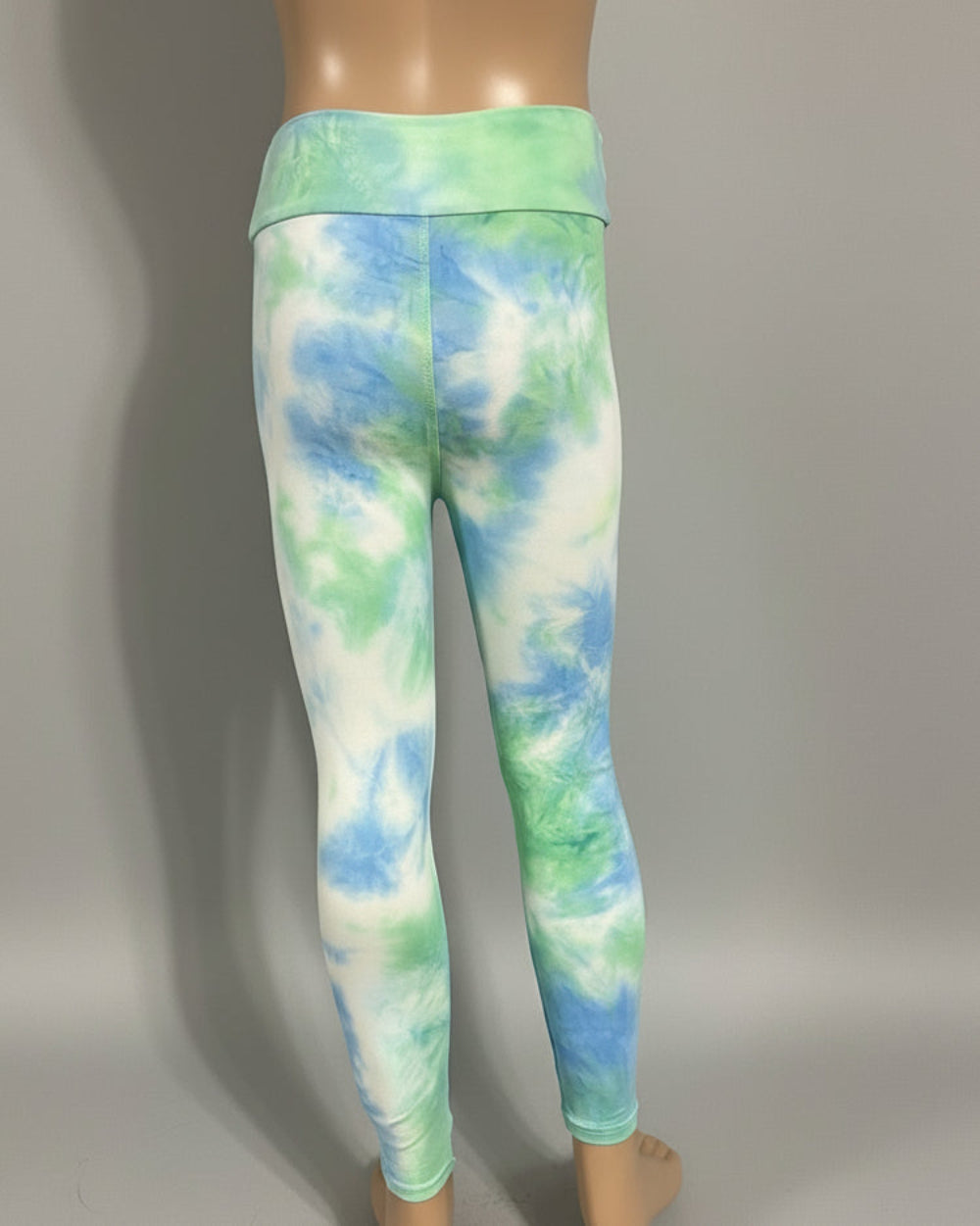 The Tie-Dye vibe, choice of pattern and size!